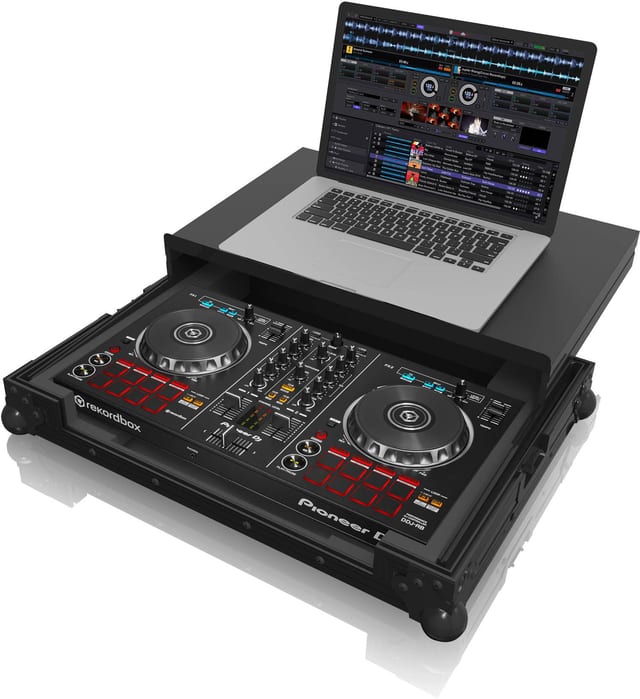 Zomo Flightcase P-DDJ-RB Plus NSE в черен цвят, затворен, с алуминиеви профили и ъглови протектори