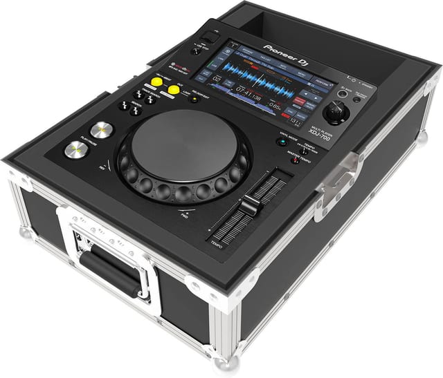 PEP FC-XDJ 700 Flightcase за Pioneer DJ XDJ-700 – общ изглед със сребристи ъглови протектори