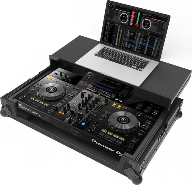 Черен Zomo Flightcase P-XDJ-RR Plus NSE с алуминиеви профили и топчести ъгли