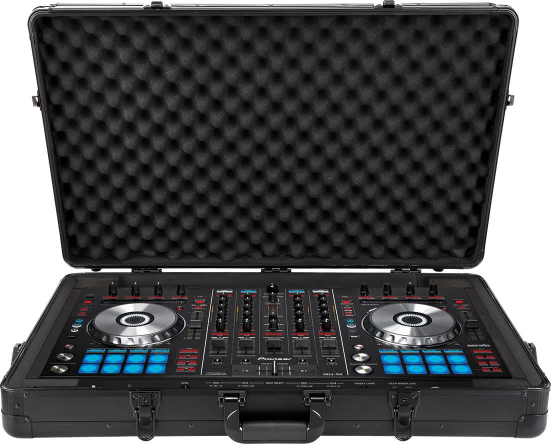Zomo MFC-40 заоблен ъгъл на черния Flightcase отблизо