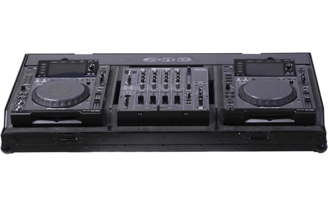 Черен Zomo Flightcase Set 2000 NSE отпред със стоманени ъглови протектори