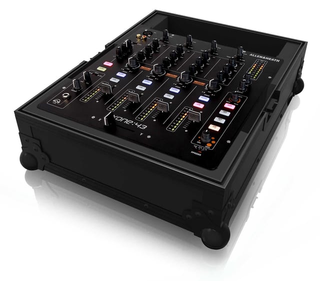 Черен Zomo Flightcase Xone43 NSE за миксер, затворен, изглед отпред