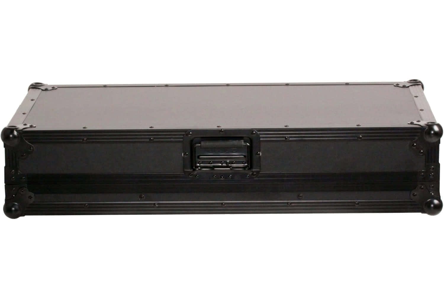Закопчалки тип пеперуда и ъглови протектори на Zomo Flightcase Set 350 NSE