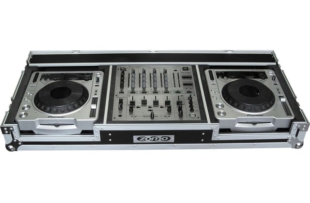 Zomo Flightcase P-800/12 в сребрист цвят, общ изглед отпред