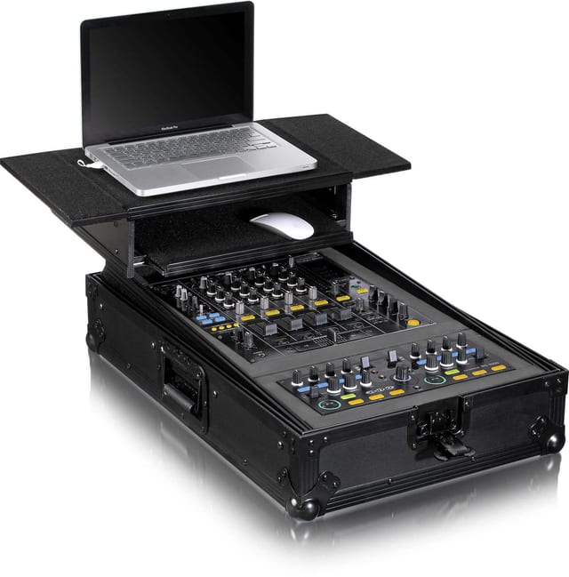 Zomo Flightcase P-MC Plus NSE в черен цвят, общ изглед отпред