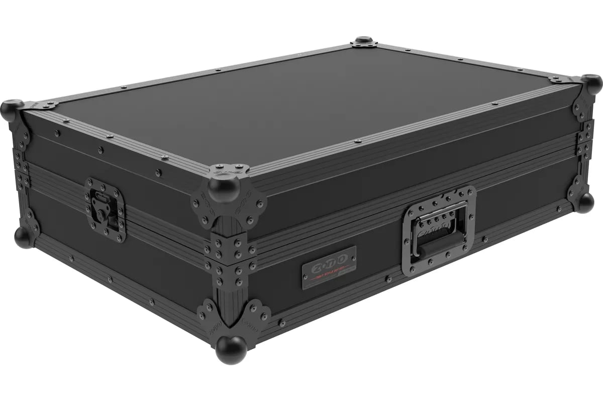 Zomo Flightcase D-Prime-4-G2 NSE с алуминиеви профили, ъглови протектори и закопчалки тип пеперуда