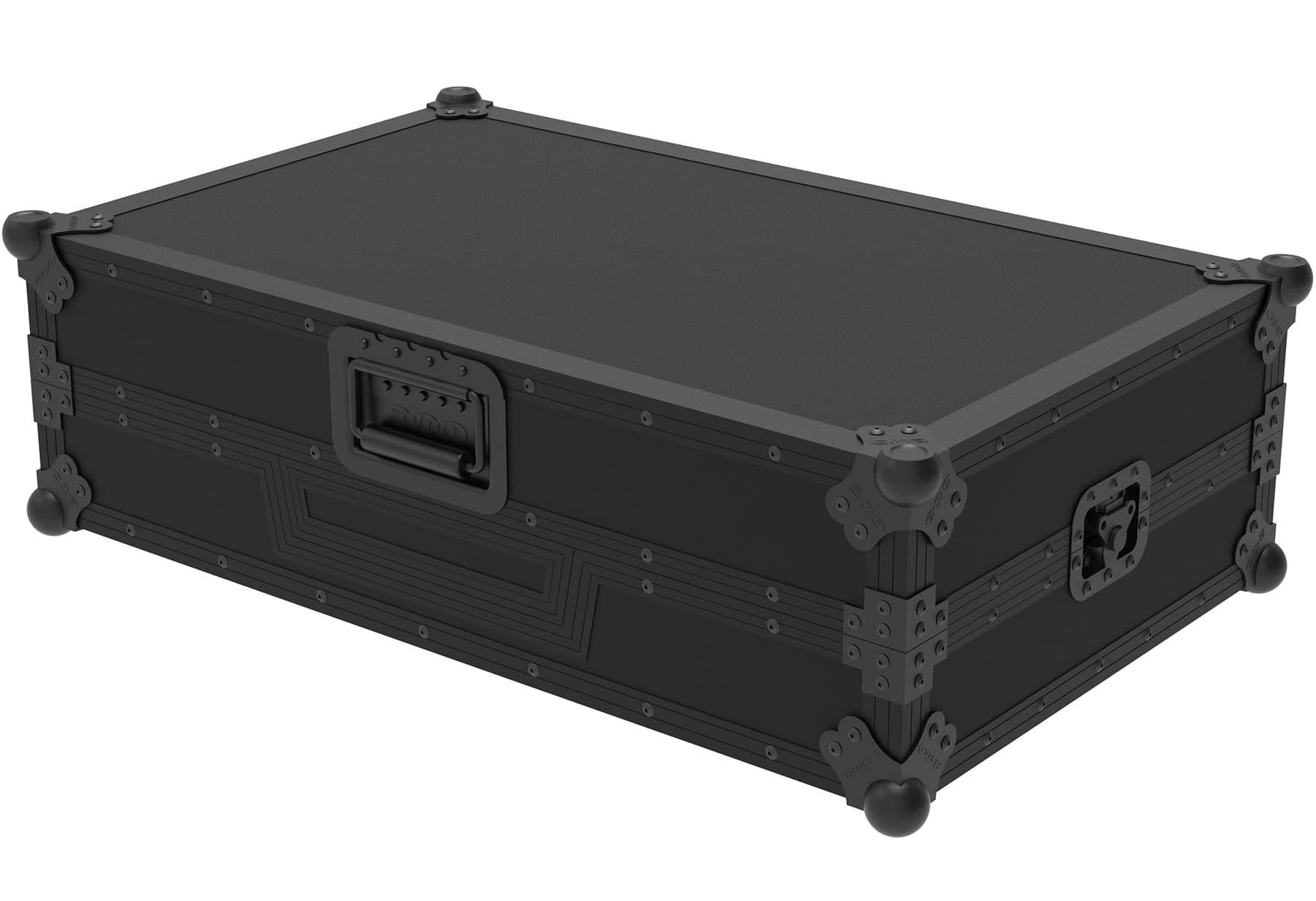 Закопчалка тип пеперуда и ъглов протектор на Zomo Flightcase NSE отблизо