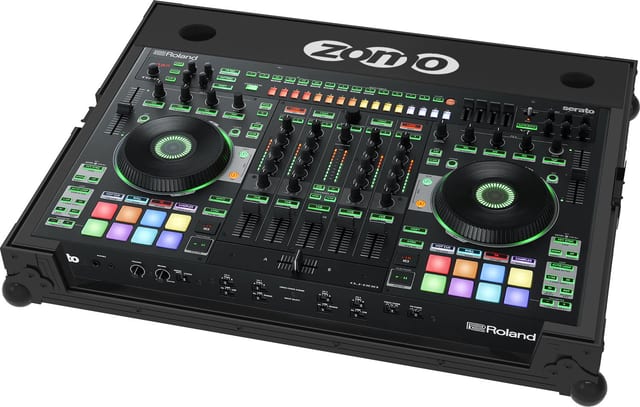 Черен Zomo Flightcase DJ-808 NSE с алуминиеви кантове и ъглови протектори