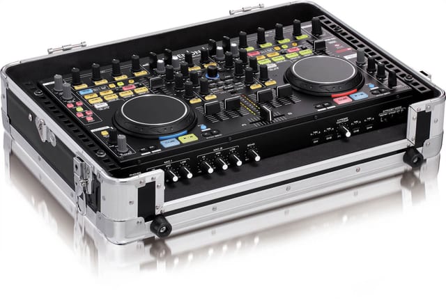 Черен Zomo Flightcase MFC-6000 за DJ контролер – общ изглед отпред